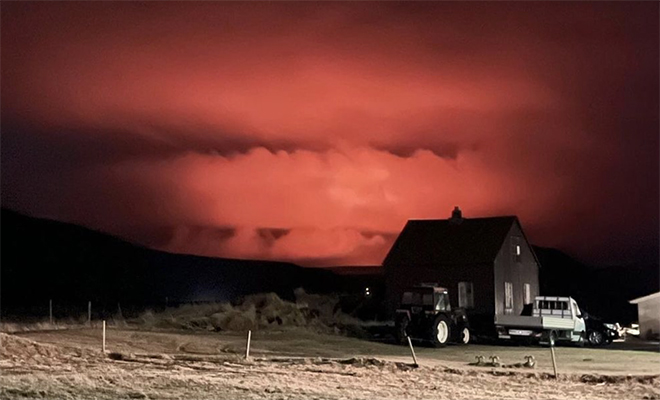 Дрон с камерой пролетел над извергающимся вулканом и заглянул в самое жерло Дрон с камерой пролетел над извергающимся вулканом и заглянул в самое жерло Культура