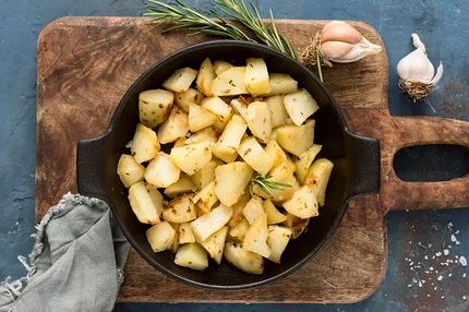 Как нарезать картошку для жарки и запекания: классика и оригинальные способы