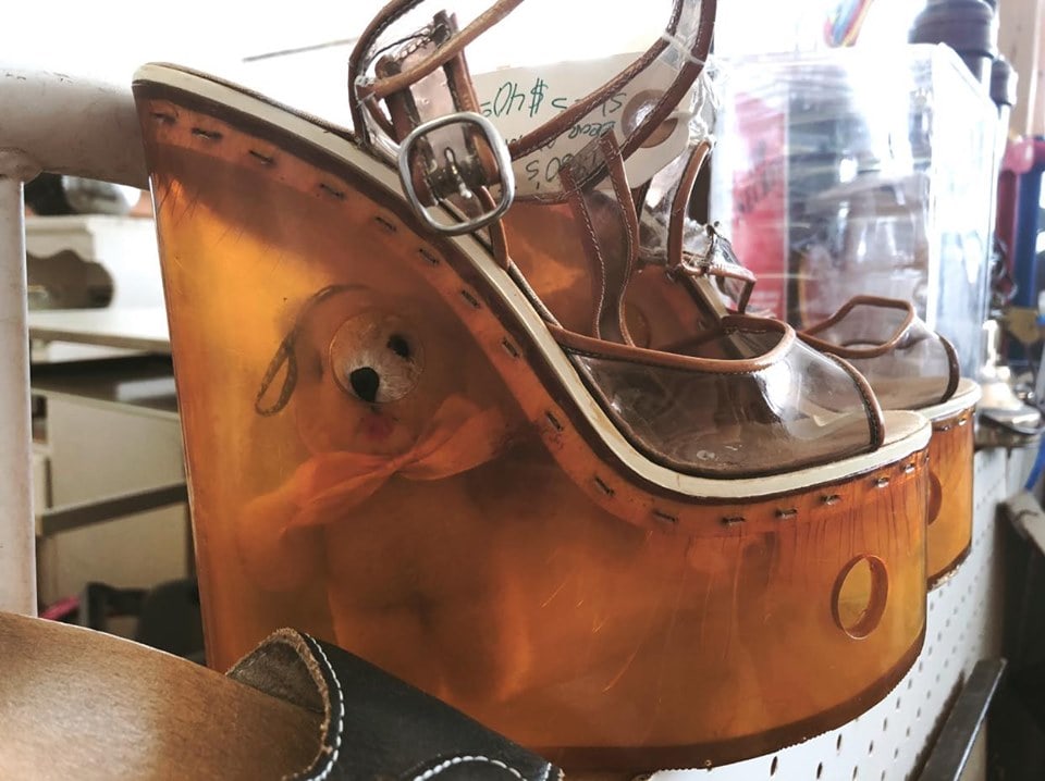 17 чудаковатых товаров, которые озадачили покупателей барахолок и секонд-хендов 17 чудаковатых товаров, которые озадачили покупателей барахолок и секонд-хендов