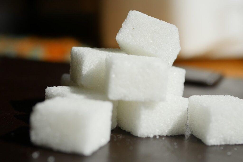 Сладкая ловушка: рак питается сахаром — разбираем где правда, а где миф