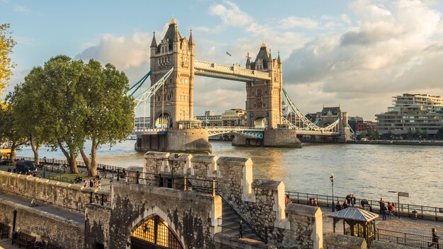 Красивый снимок тауэрского моста в лондоне, великобритания Бесплатные Фотографии