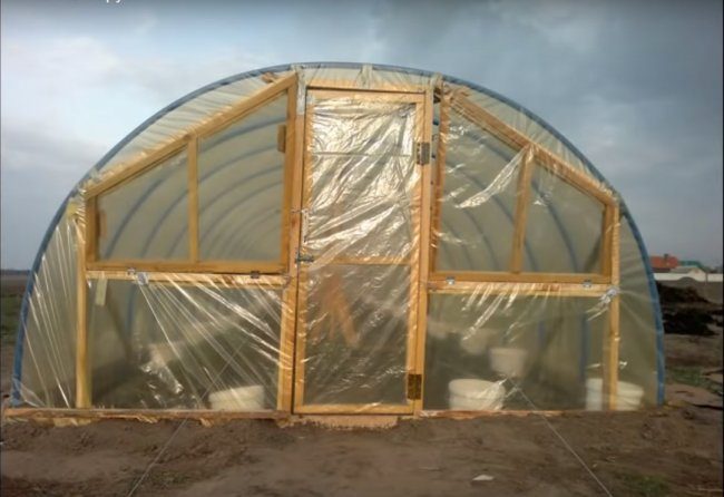 Бюджетная теплица из труб ПВХ бюджетная теплица