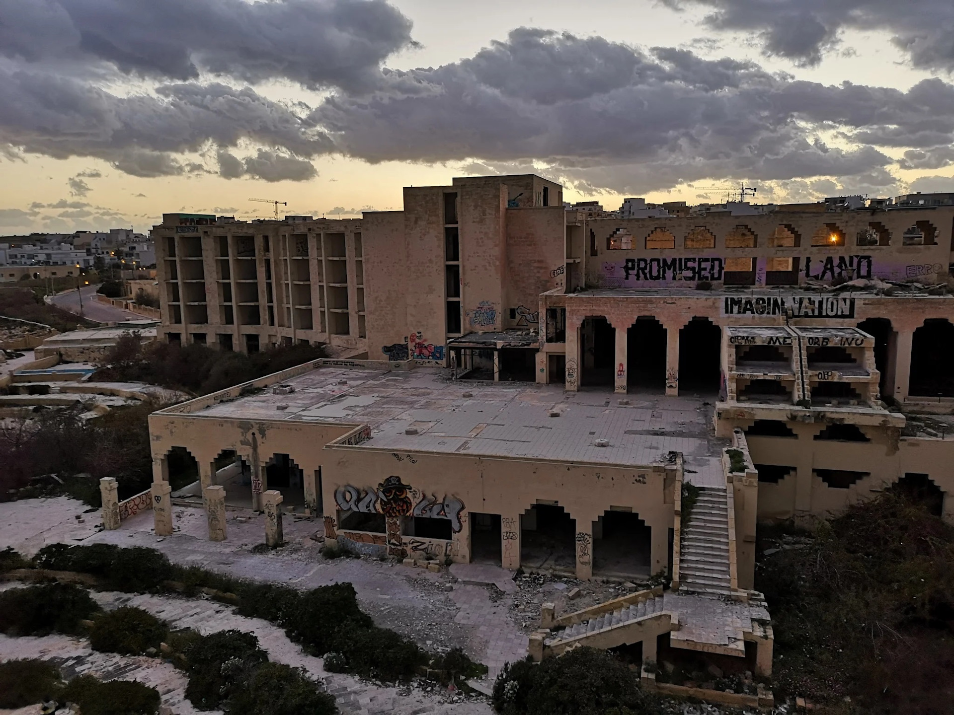 Заброшенный отель на Мальте с президентским люксом Каддафи заграница,страны,туризм