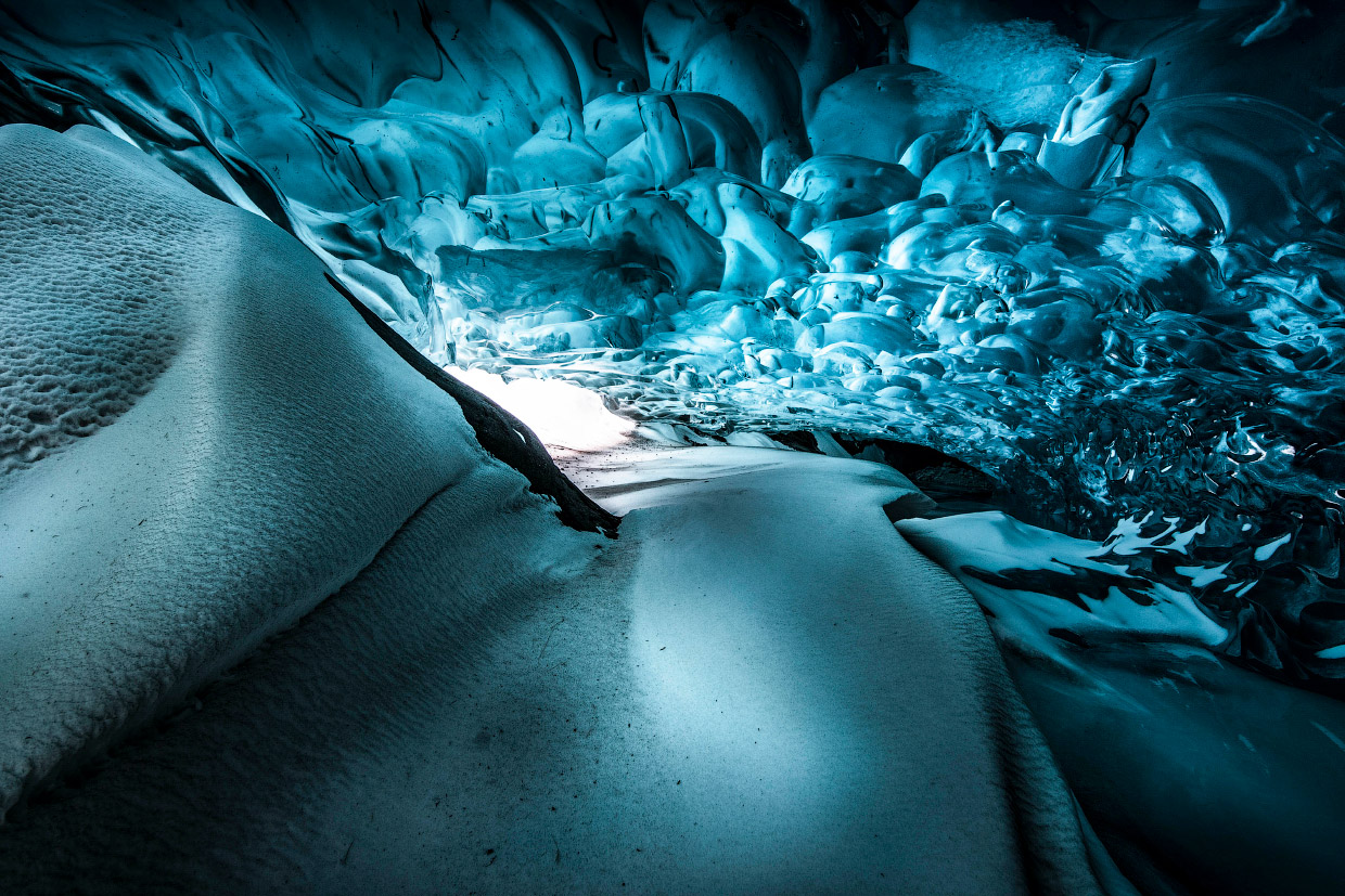 Прогулка по сказочным пещерам Исландии