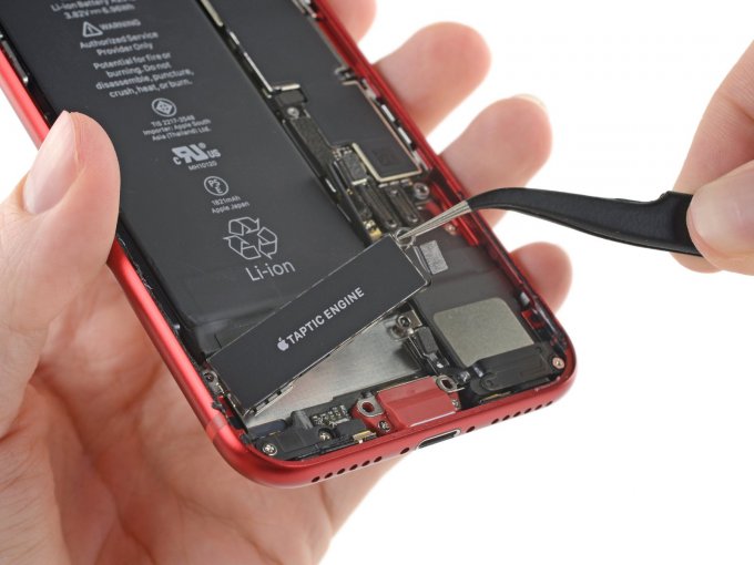 Некоторые детали iPhone 8 можно использовать при ремонте iPhone SE