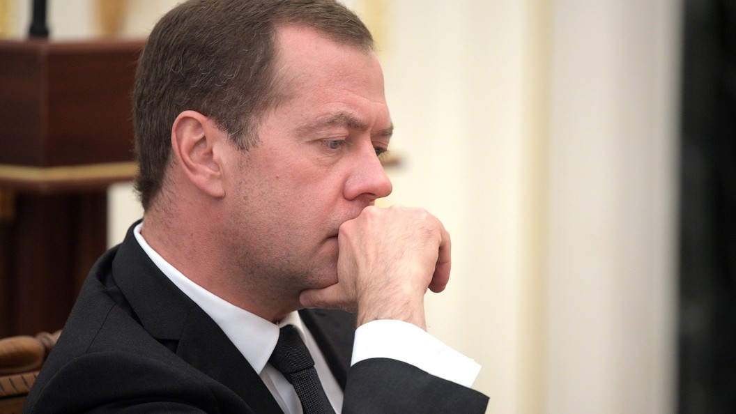 Медведев заявлением о кремлевском докладе призвал уйти в отставку Набиуллину и Чубайса