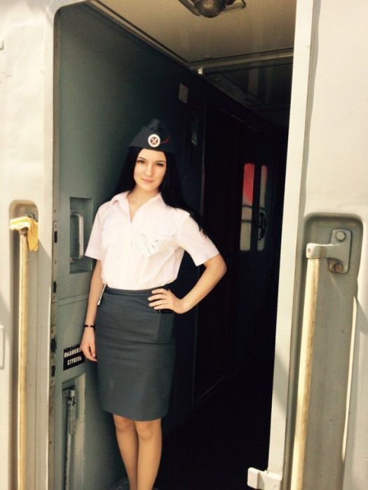 Девушки-работницы железной дороги поездка,Россия