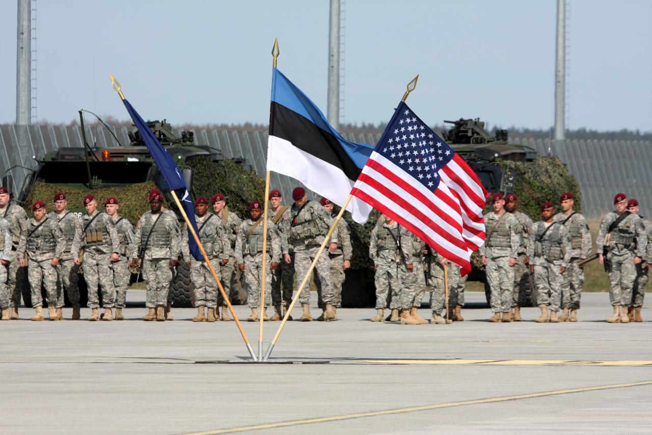 НАТО готовится воевать с Россией в Прибалтике — Le Figaro