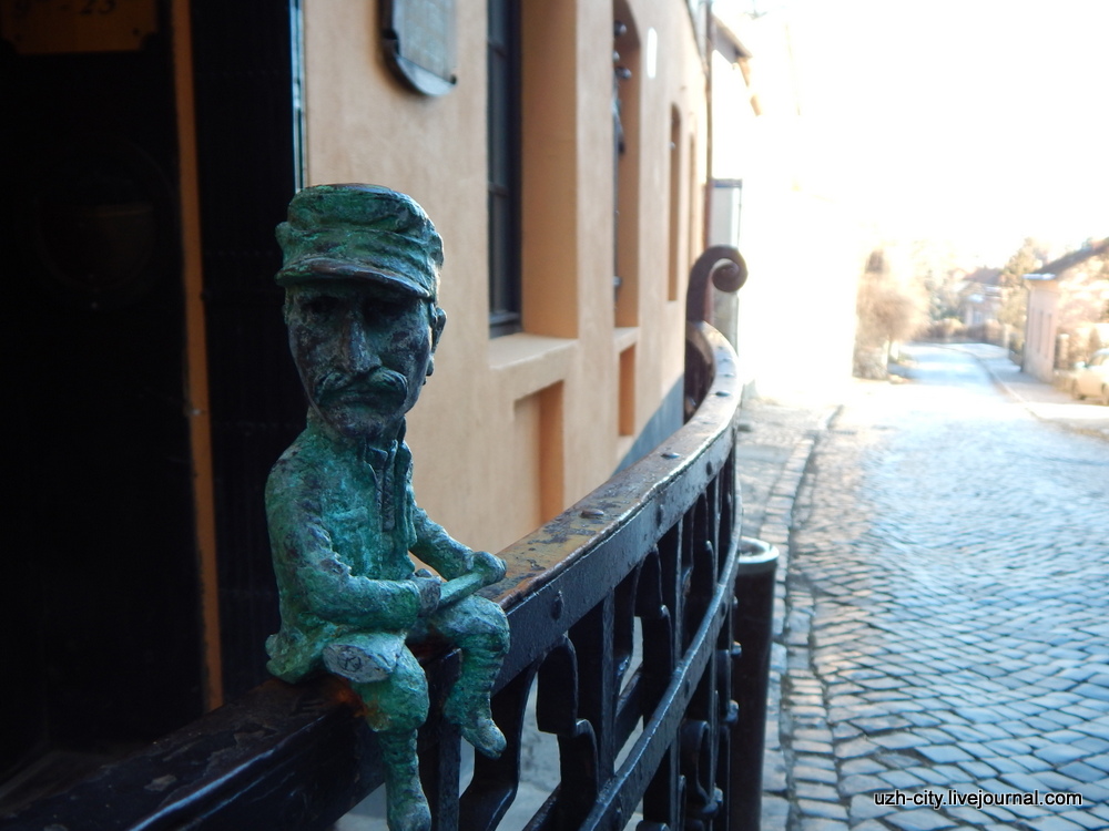 31 января 2015 года  мини-скульптура закарпатскому разбойнику Николаю Шугаю.