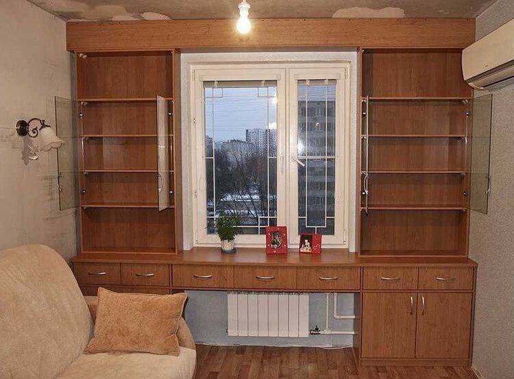 Шкафы вокруг окна — это не только красиво, но и очень практично Шкафы вокруг окна — это не только красиво, но и очень практично интерьер,своими руками