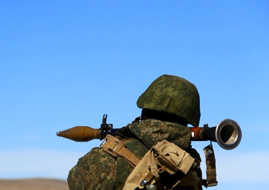 В Амурской области гранатометчики общевойсковой армии ВВО выполнили боевые стрельбы