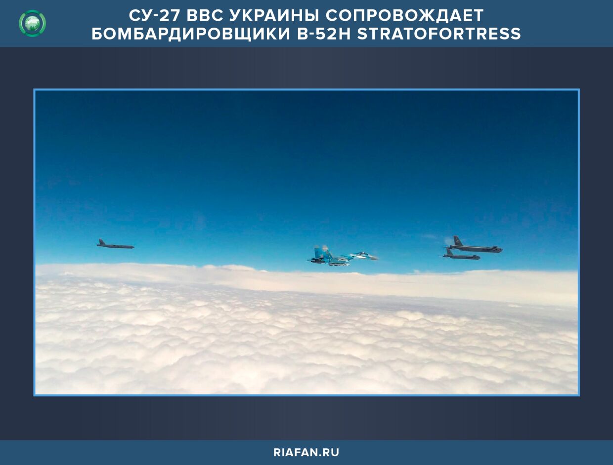 Украинский истребитель сопровождает стратегические бомбардировщики США