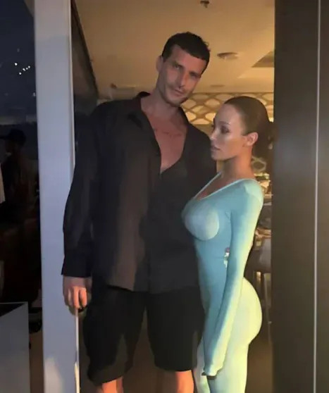 Бьянка Цензори привлекает внимание к альбому мужа Канье Уэста новыми фото в белье Канье, Цензори, Бьянка, девушка, Бьянки, своего, поддерживала, полностью, интервью, прошёл, ЦензориБьянка, образ, потому, высказываний, 30летняя, антисемитских, карьера, которого, может, глубоком