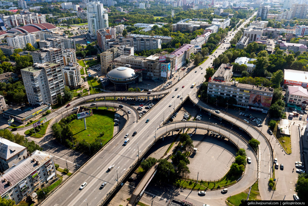 Транспортная развязка на пересечении улиц Ленинградская и Карла Маркса.