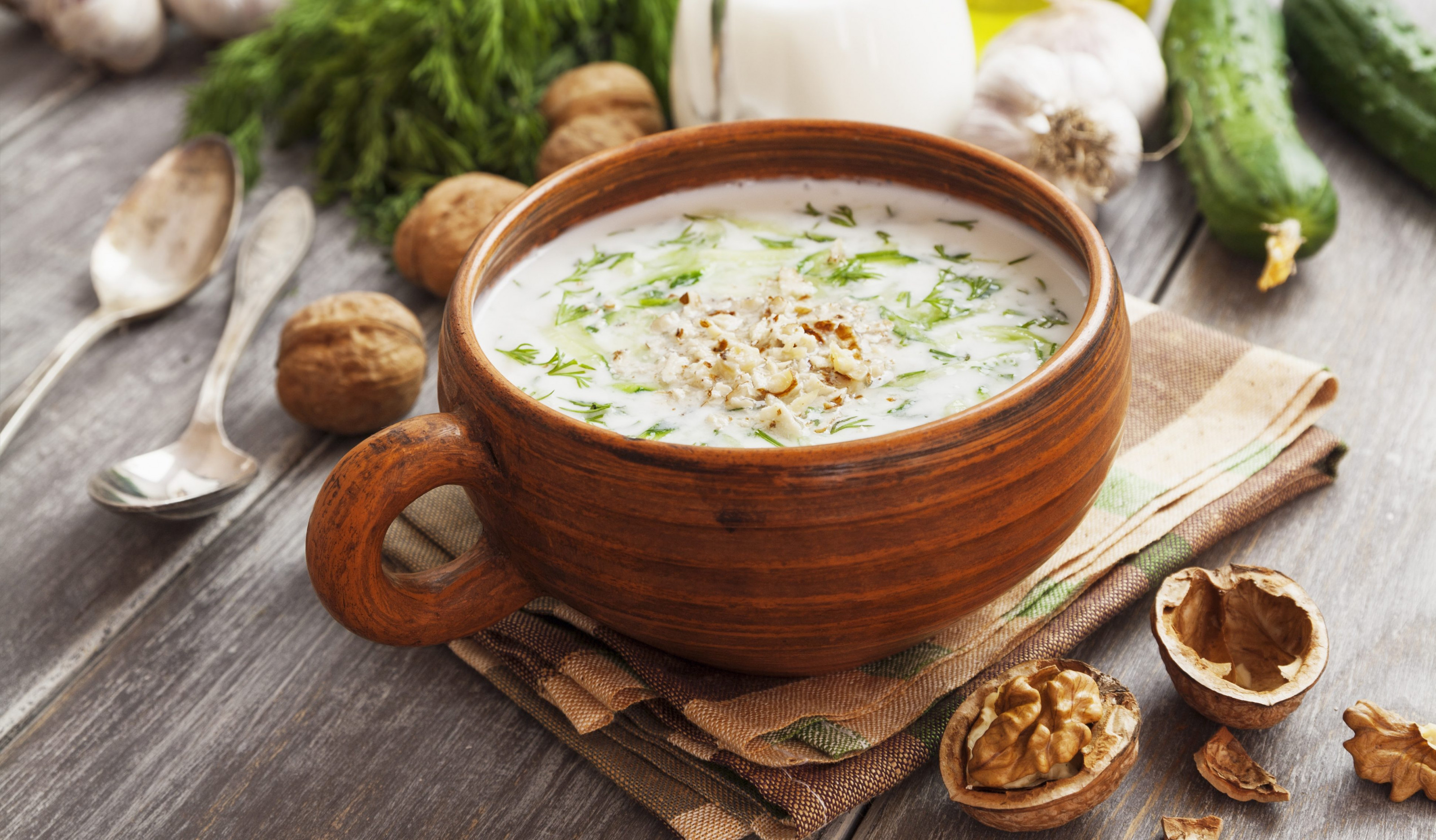 Холодный болгарский суп таратор с огурцами кухни мира,супы,холодные супы