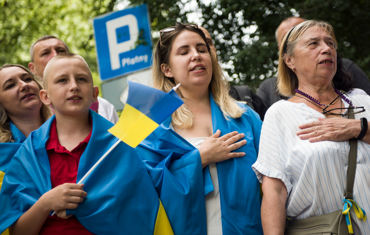 ГОЛЫЙ, В КРОВИ, НЕСЁТ ЧУШЬ. ПОРТРЕТ СРЕДНЕГО УКРАИНЦА В ПОЛЬШЕ украина