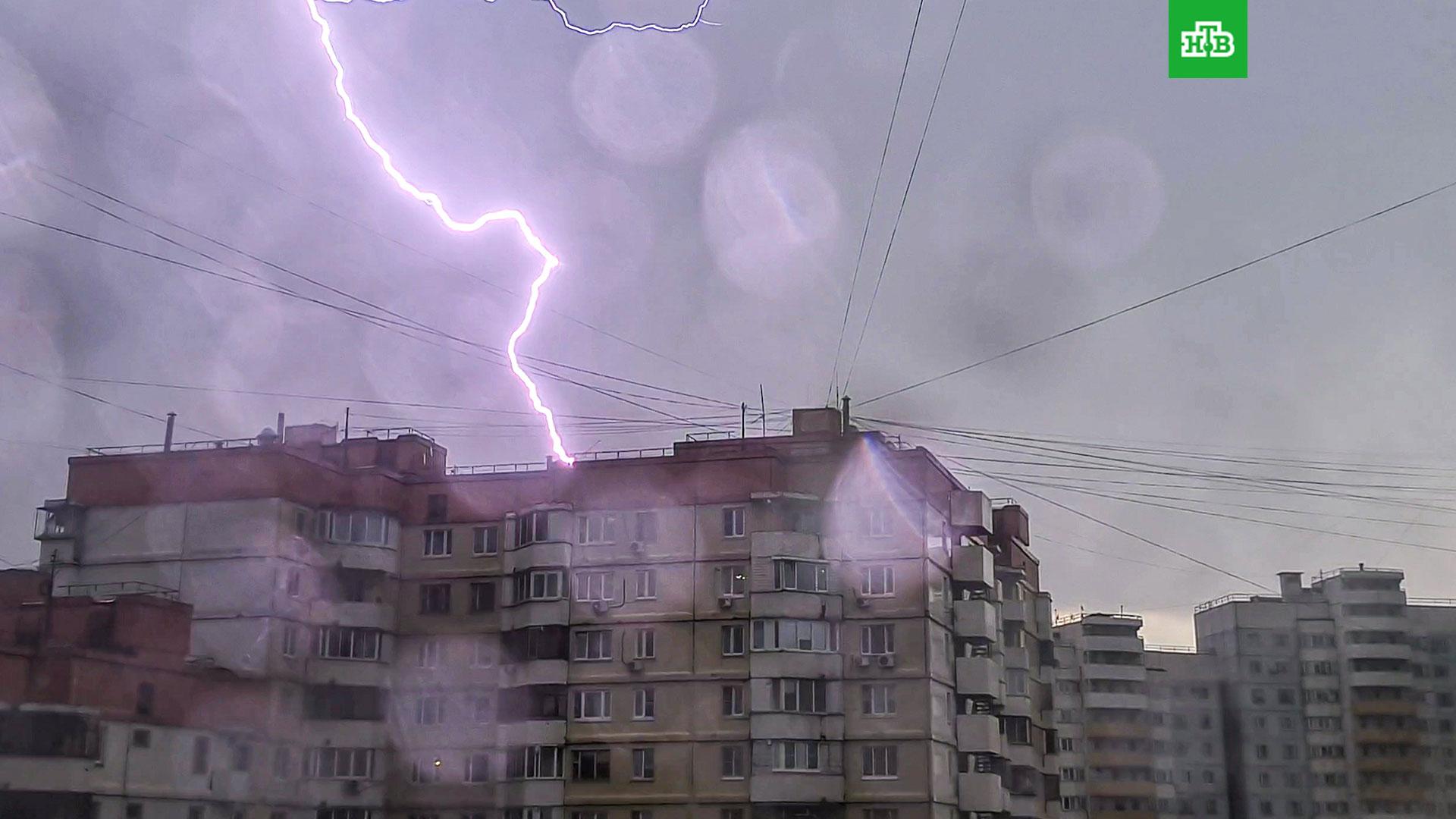 3 июля дождь гроза. Гроза в Москве 15 июня 2021. Гроза в Москве 18 июня 2020. Гроза в Москве 7 июля 2020. Гроза и град в Москве.