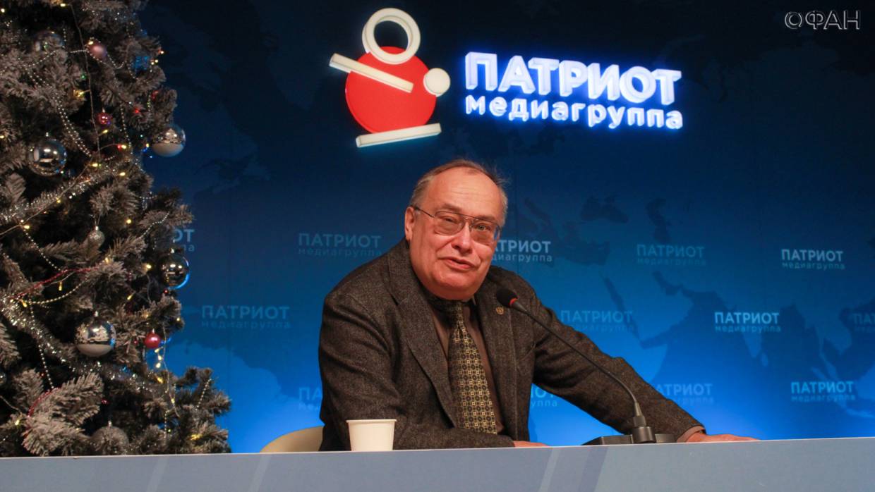 Фантазии о русских танках: почему пресса США так жаждет увидеть «военную агрессию» в адрес Украины Фантазии о русских танках: почему пресса США так жаждет увидеть «военную агрессию» в адрес Украины Политика