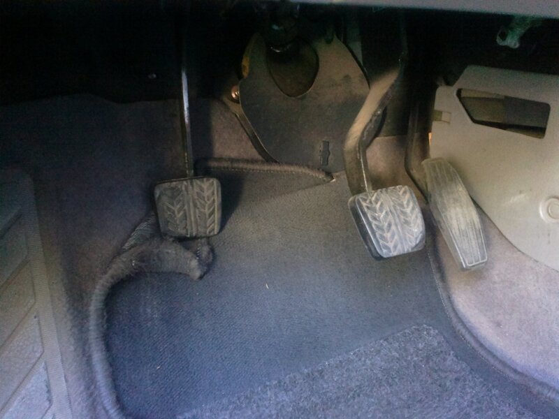 Как доехать до СТО, если провалилась педаль сцепления