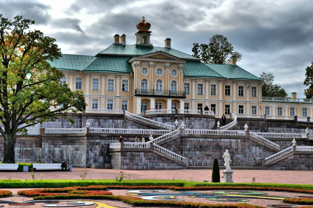 Королевская жизнь: пятёрка великолепных дворцов России