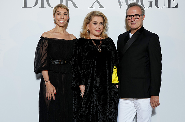 Канны-2021: Белла Хадид, Карла Бруни, Айрис Лоу и другие звезды на ужине Dior Новости