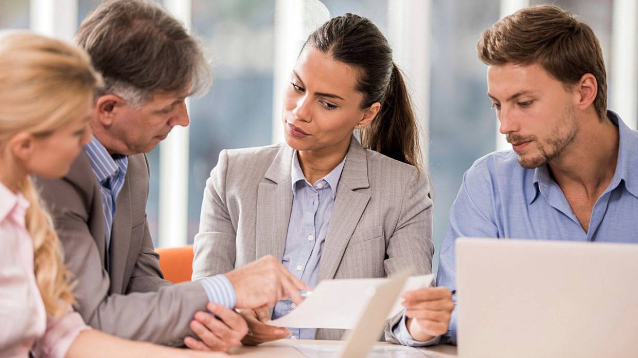 Треть россиян могут отказаться от выходных ради повышения на работе