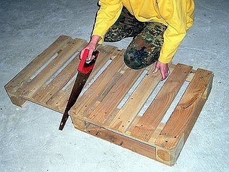 Кресло из ненужного поддона своими руками Кресло из ненужного поддона своими руками кресло из поддона