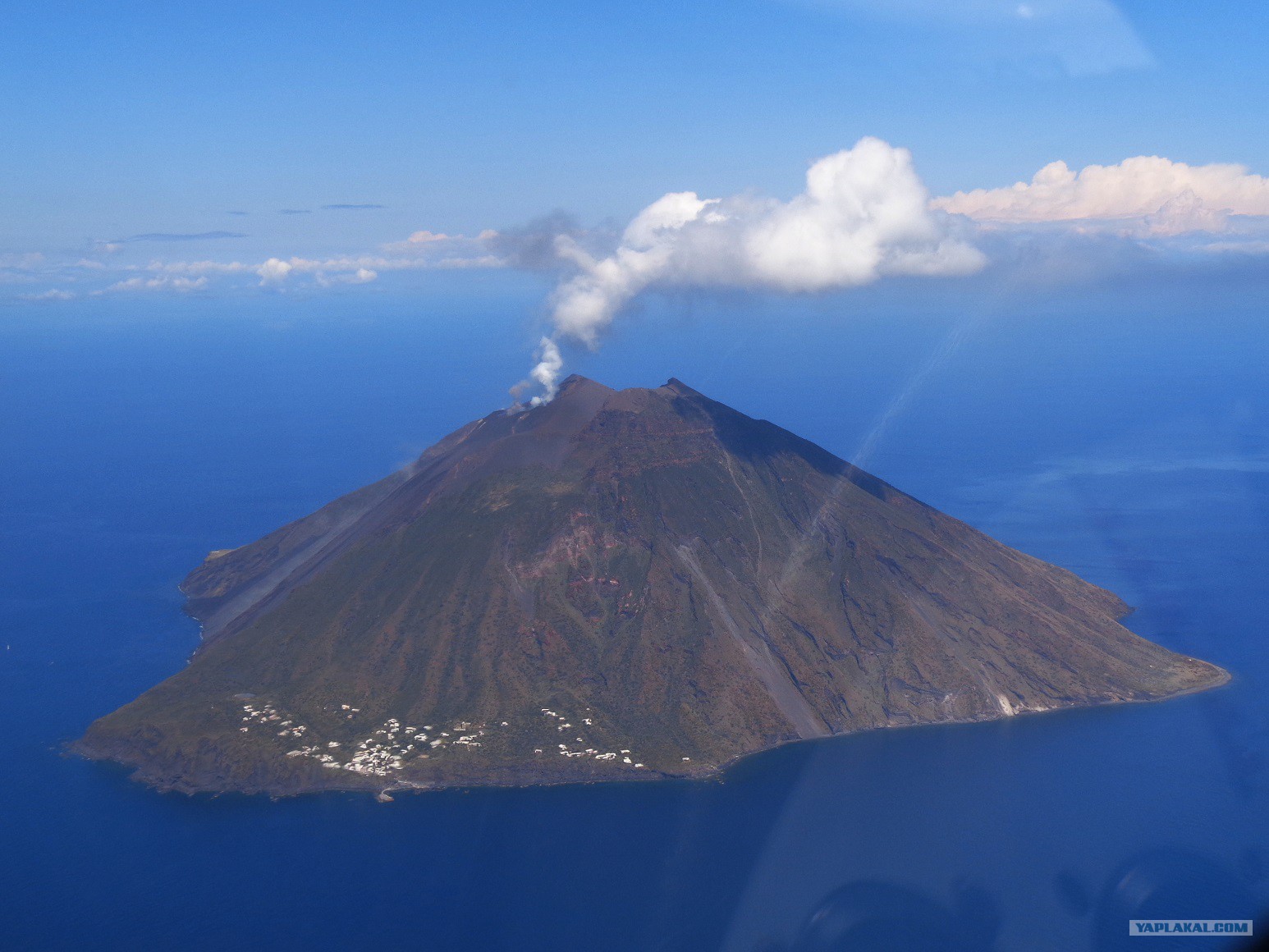 Стромболи вулкан с высоты