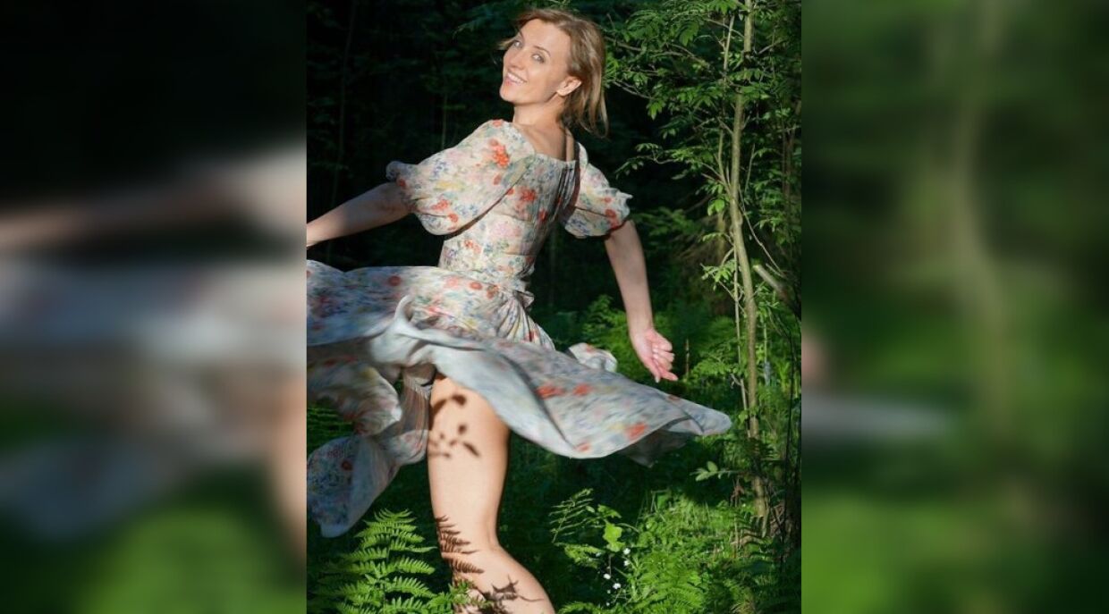 46-летняя Ксения Алферова показала «озорное» фото в кустах