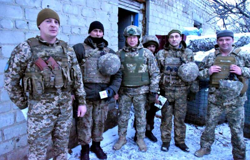 Киев объявляет призыв резервистов с вводит режим ЧС по всей стране