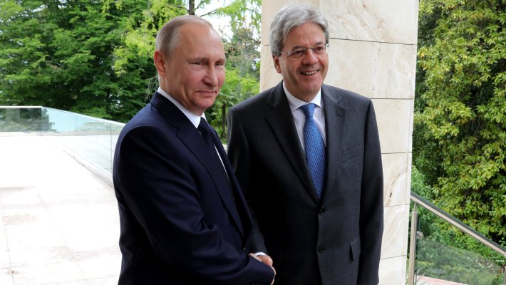 Накануне саммита итальянский премьер-министр Паоло Джентилони встретился в Сочи с президентом РФ Владимиром Путиным