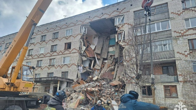Кирпичный дом обрушился с пятого по первый этаж в Республике Коми