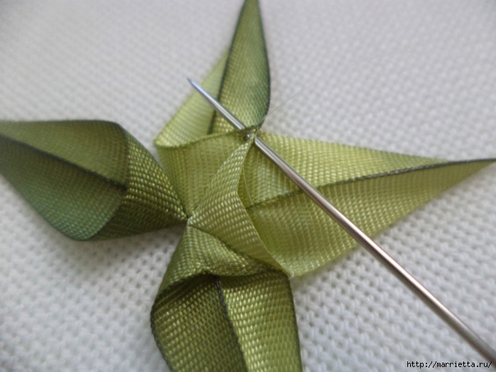 Цветы из атласных лент своими руками: мастер -классы Цветы из атласных лент своими руками: мастер -классы атласные ленты