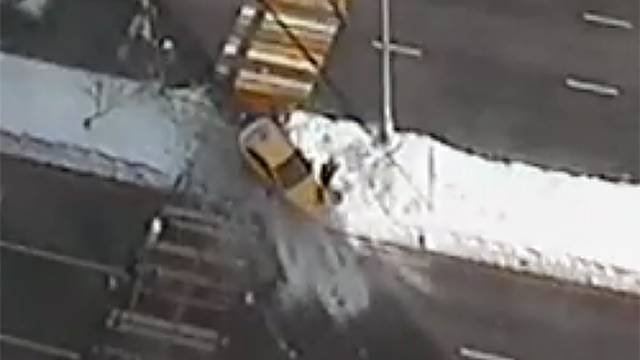Камера сняла, как машина сбила пешеходов на юго-востоке Москвы