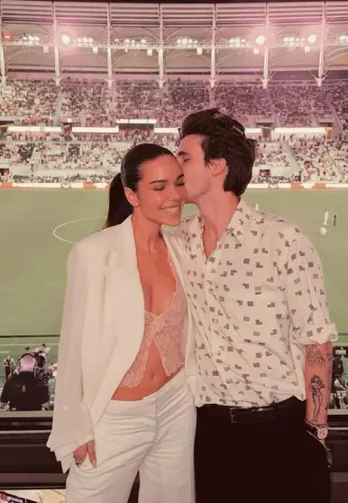 Виктория Бекхэм подружилась с девушкой младшего сына — на фоне конфликта со старшим сыном и его женой Апостел, Джеки, Виктория, Бекхэм, Пельтц, старшего, публично, поддержала, старта, продаж, очень, обвинения, отказалась, семьёй, всегда, платье, крайней, наших, рассказал, родителями