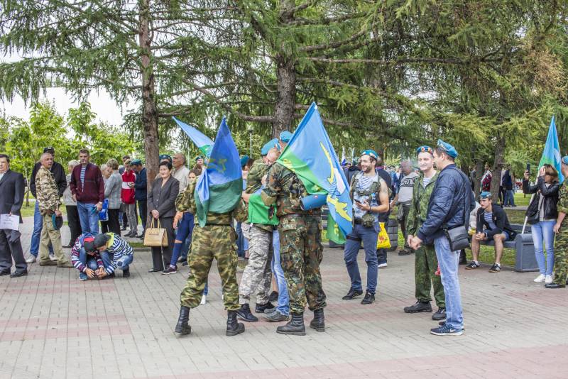День ВДВ, фонтан и водка армия,россия