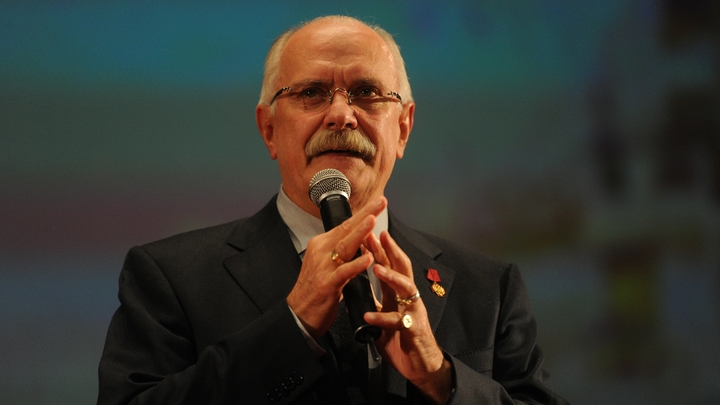 НИКИТА МИХАЛКОВ: "ДЕНЬГИ НЕ ПАХНУТ? МЫ ВОСПИТЫВАЕМ АРМИЮ ИЗУРОДОВАННЫХ ЛЮДЕЙ!"