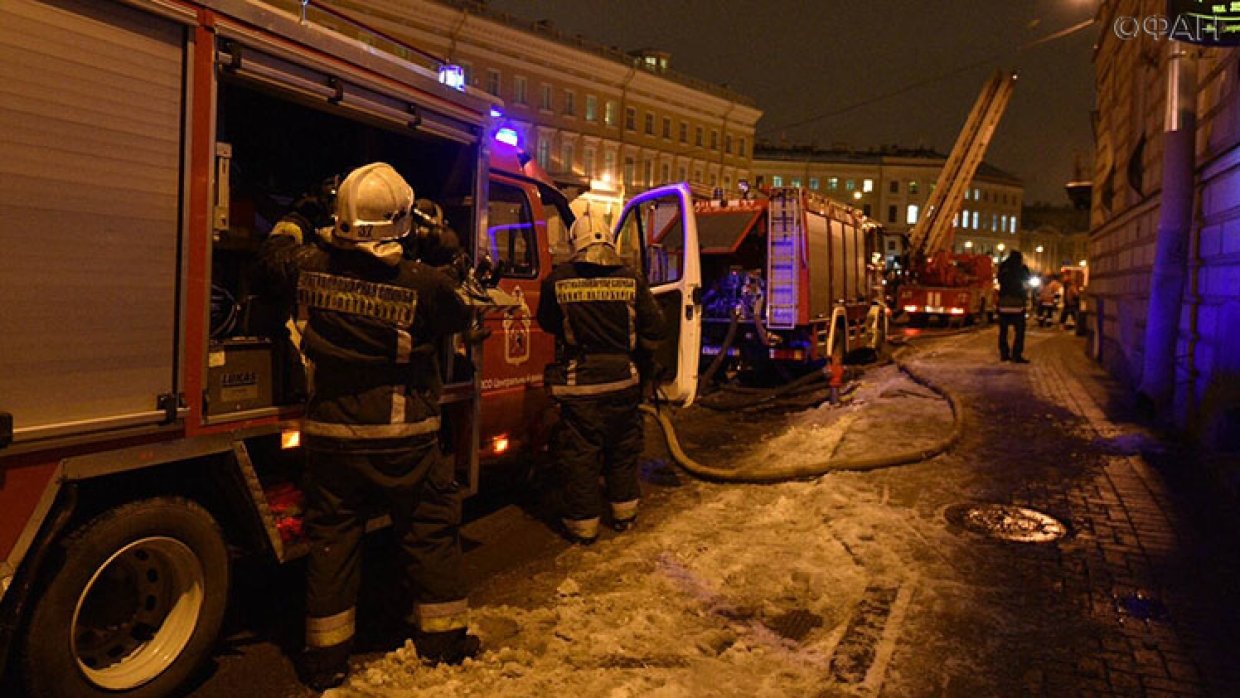 Пожар на московском шоссе сегодня спб. Взрыв на Выборгском шоссе. Современной пожарной техники в СПБ 2021. Пожар в Санкт-Петербурге. Пожар на Суворовском.