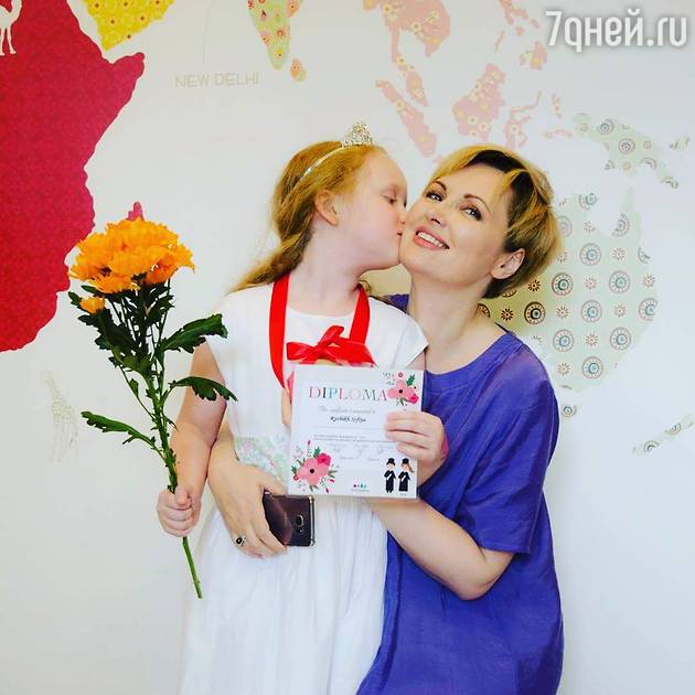 Елена Ксенофонтова с дочкой
