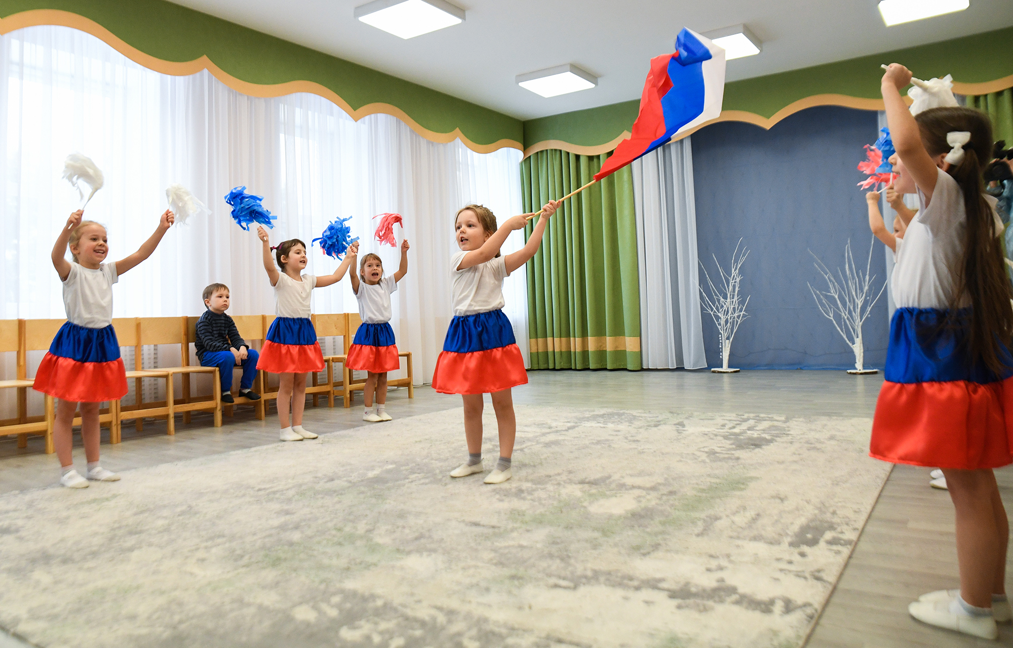 Игорь Руденя осмотрел детский сад «Семицветик» в Калининском районе
