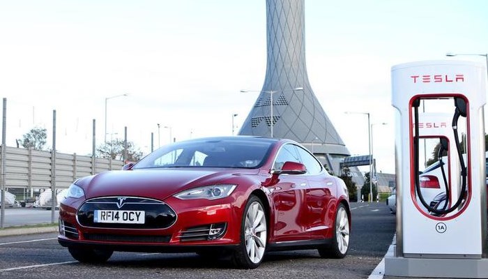 За океаном продажи Tesla бьют рекорды, но в России эта машина пока еще мало известна. | Фото: autonews.ua. 