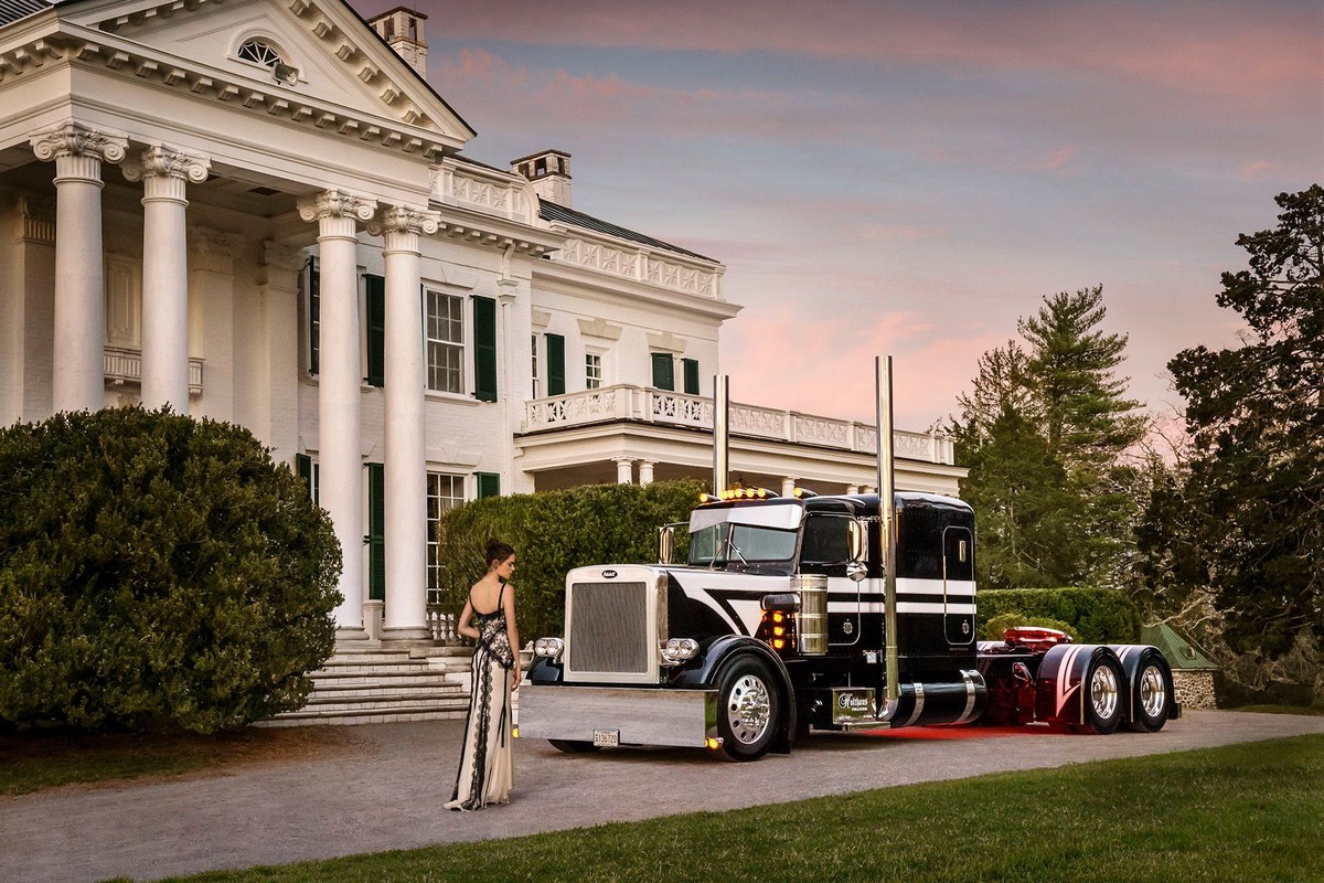 Девушки и тягачи Peterbilt Девушки и тягачи Peterbilt