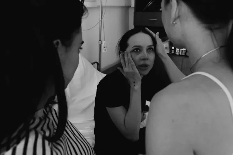 Блогерша Лерчек, которая лечится от рака четвёртой стадии, вышла на связь в парике и показала фото из больницы Сквиччиарини, Лерчек, блогерша, сыномЛерчек, которая, четвёртой, стадии, ребёнка, обнаружили, рублей, конце, февраля, родила, своего, танцам, бойфренда, тренера, Валерия, Луиса, которым