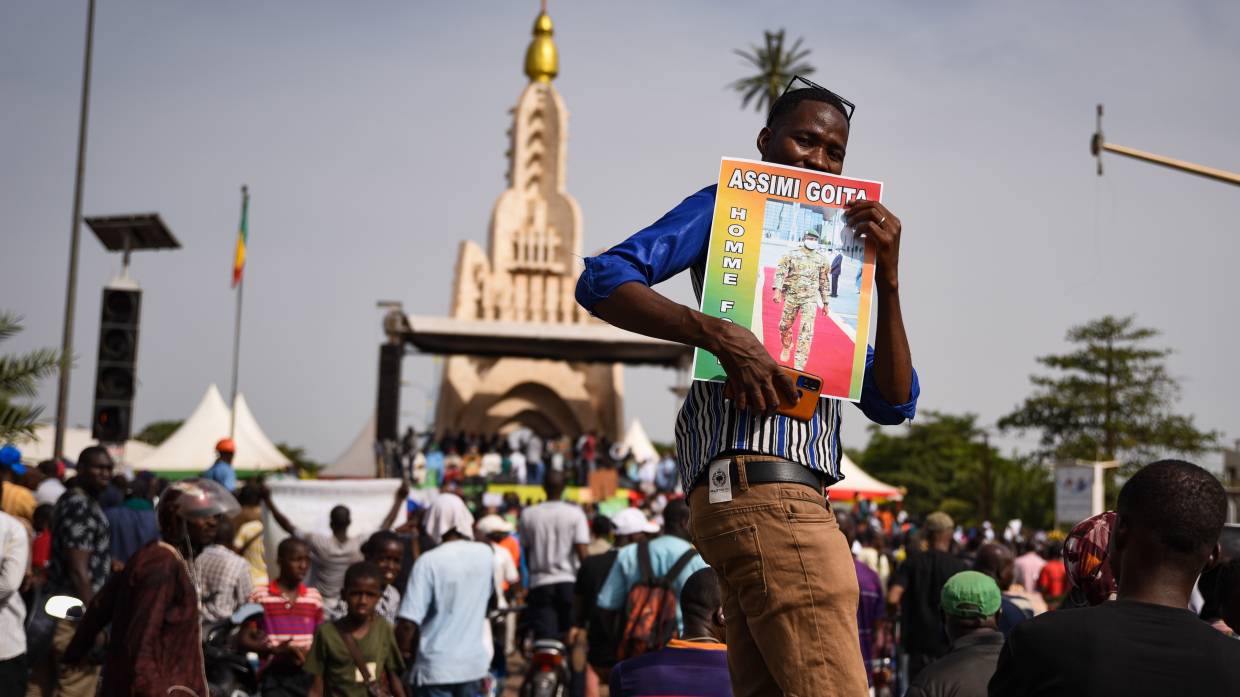 Жители Мали осудили санкции ЭКОВАС против правительства временного периода Весь мир