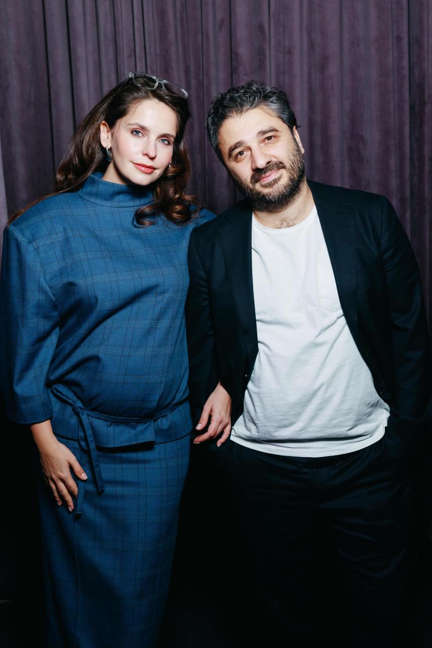 Бероев отказывался говорить о молодой жене, а разведенная Подкаминская светилась от счастья: звезды на светской вечеринке в Москве Сергей, Подкаминская, Бероев, Ксенией, Волкова, актер, назад, мужем, любви, звезда, сериала, Ерина, Елена, также, недавно, Дужников, Александра, юбилее, давно, Станислав