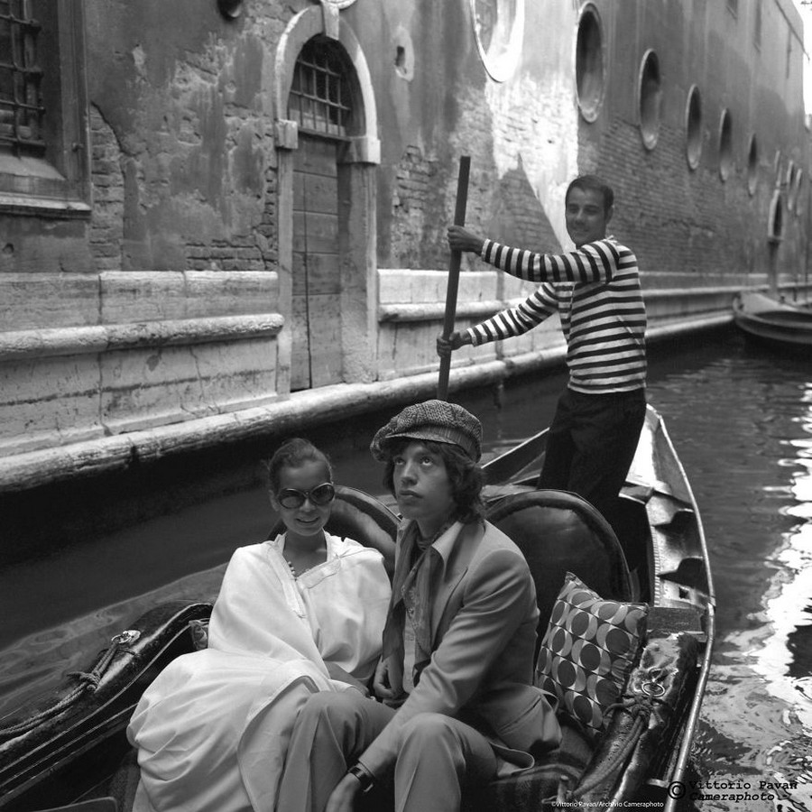 Редкие фотографии известных людей, отдыхающих в Венеции в 1950-60-е годы 13