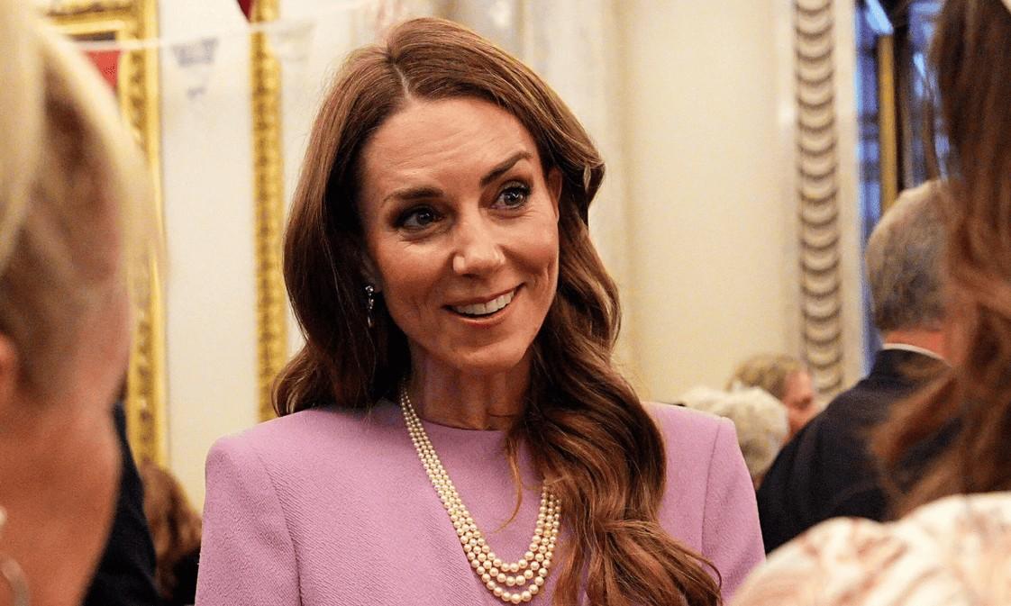 В лиловом платье и любимом ожерелье королевы: Кейт Миддлтон на приеме в честь 100-летия со дня рождения Елизаветы II