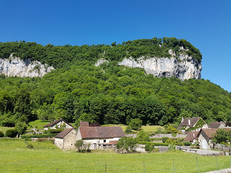 Baume-Les-Messieurs. Деревушка, В Которой Есть Свой Монастырь И Водопад