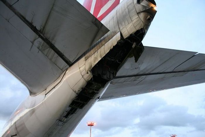 Почему самолеты задевают взлетную полосу хвостом