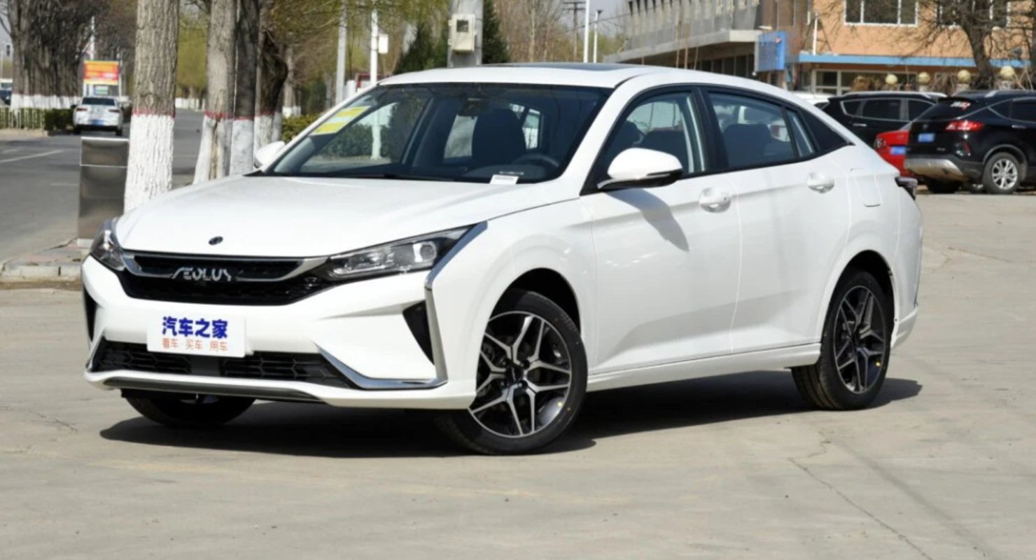 Dongfeng начал продажу седана Yinuan за 822 000 рублей Автомобили